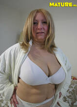 Big titted housewife showing her goodies