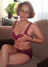 Mature porn pics This older slut loves to show off her body Mature porn pics