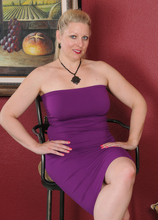 Mature Pictures Featuring 38 Year Old Zoey Tyler From AllOver30