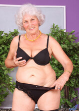 Elite Mature Porn Pics Grandma Betty pleasures her old gray pussy with her fingers - Anilos xxx sex photos