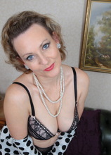 This horny British housewife loves to play alone