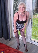 British chubby mature lady playing with herself