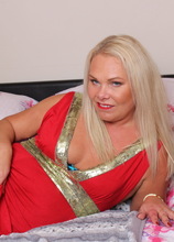 Elite Mature Porn Pics Horny blonde British housewife getting wet - Mature.nl xxx sex photos