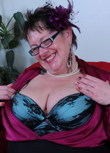 Elite Mature Porn Pics Big Breasted British mature lady fooling around - Mature.nl xxx sex photos
