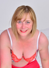 Elite Mature Porn Pics Naughty British mature lady playing alone - Mature.nl xxx sex photos