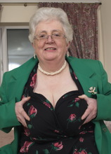 Elite Mature Porn Pics British granny playing with her voluptous body - Mature.nl xxx sex photos