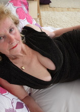 Elite Mature Porn Pics Pierced British mature lady is getting kinky - Mature.nl xxx sex photos