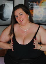Elite Mature Porn Pics This big mature lady loves to get dirty - Mature.nl xxx sex photos