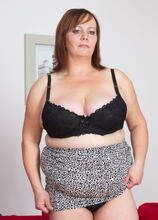 Elite Mature Porn Pics Big breasted mama showing her hot stuff - Mature.nl xxx sex photos