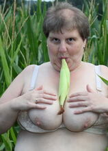 Elite Mature Porn Pics Big mature slut playing in a corn field - Mature.nl xxx sex photos