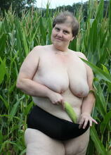 Elite Mature Porn Pics Big mature slut playing in a corn field - Mature.nl xxx sex photos