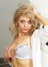 Elite Mature Porn Pics Blonde mature slut doing her laundry - Mature.nl xxx sex photos
