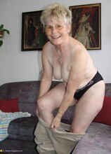 naughty older lady showing off her naked body