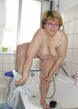 Elite Mature Porn Pics chubby mature slut playing in her bathtub - Mature.nl xxx sex photos