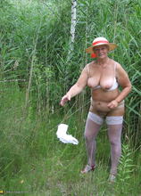 Elite Mature Porn Pics Naughty mama playing with herself in the grass - Mature.nl xxx sex photos