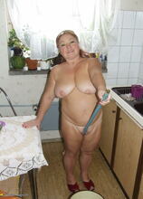 Elite Mature Porn Pics Mature cleaning lady makes it dirty - Mature.nl xxx sex photos