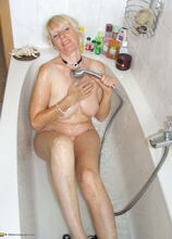 Elite Mature Porn Pics Kinky housewife taking a naughty shower - Mature.nl xxx sex photos