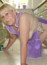Elite Mature Porn Pics Kinky mature amateur housewife cleaning dirty - Mature.nl xxx sex photos