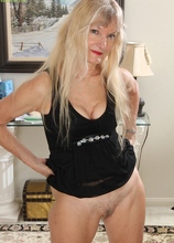 Elite Mature Porn Pics Horny grandma Lis Cognee plays with her older box. - Karupsow xxx sex photos
